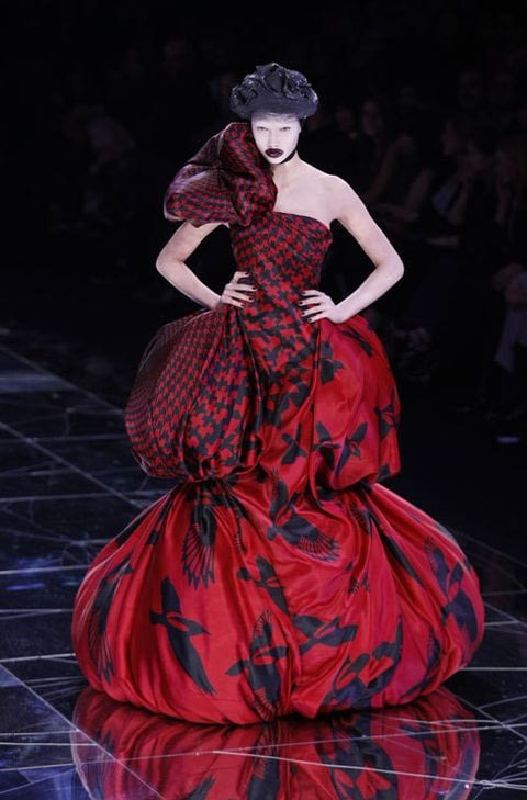 alexander mcqueen hmu example runway fashion week